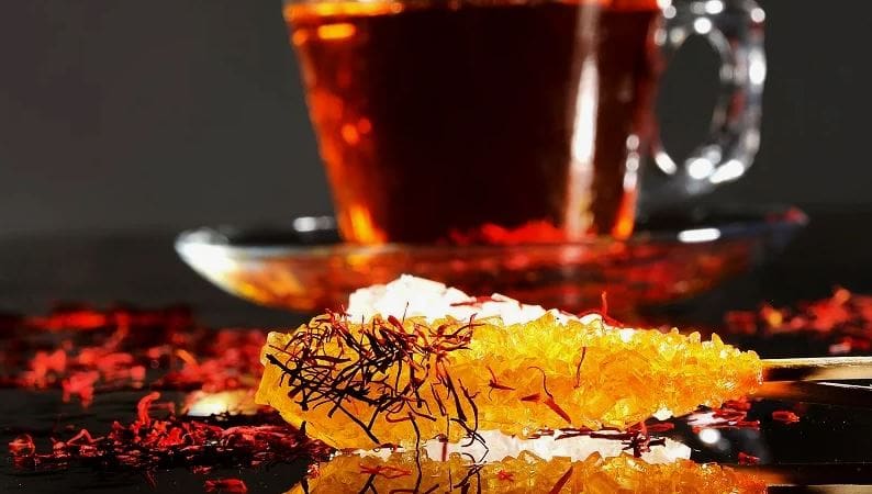 تصویر 2 از نبات زعفرانی یزد با بلورهای درشت و عطر زعفران